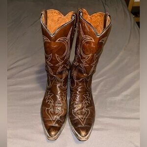 Pointed toe Cowboy boots